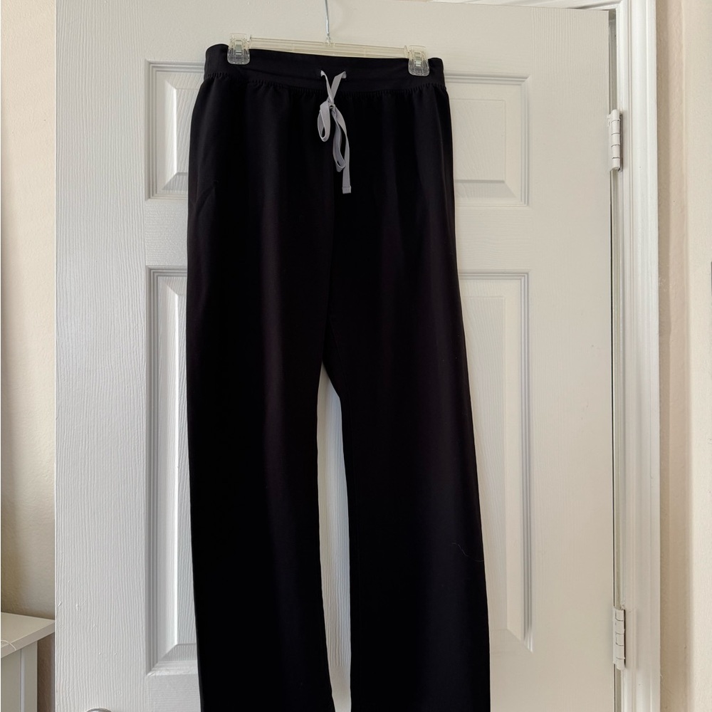 Figs Set - Wide-Leg Black Pants with Katarina 1 pocket top